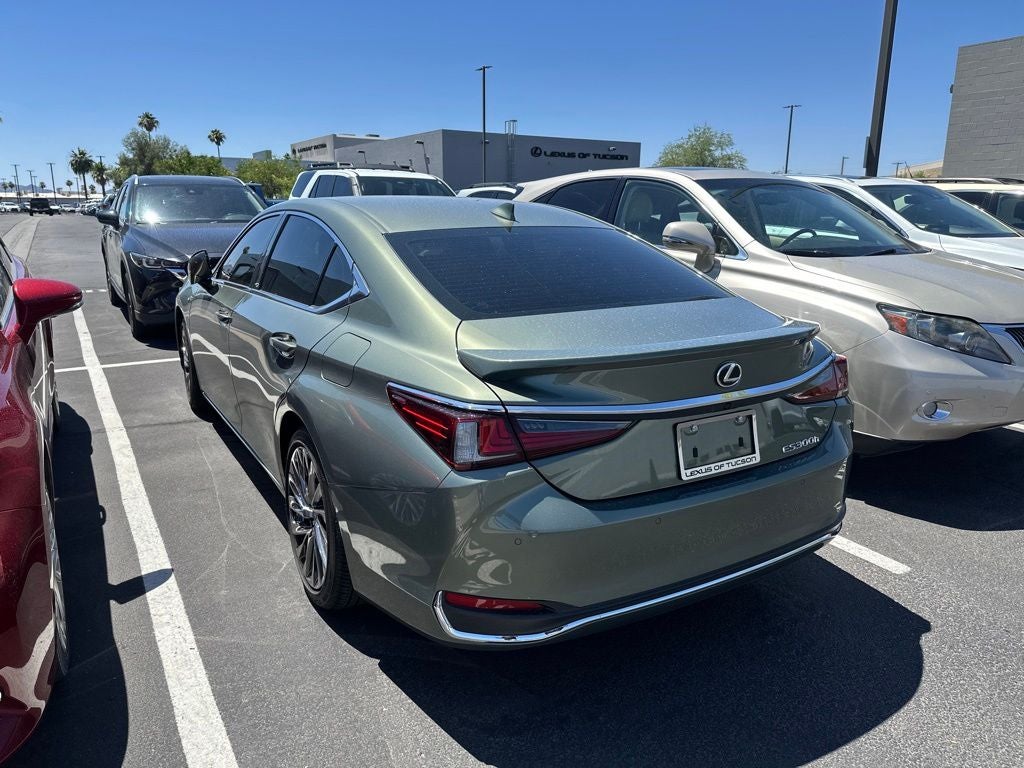 2025 Lexus ES 300h Luxury