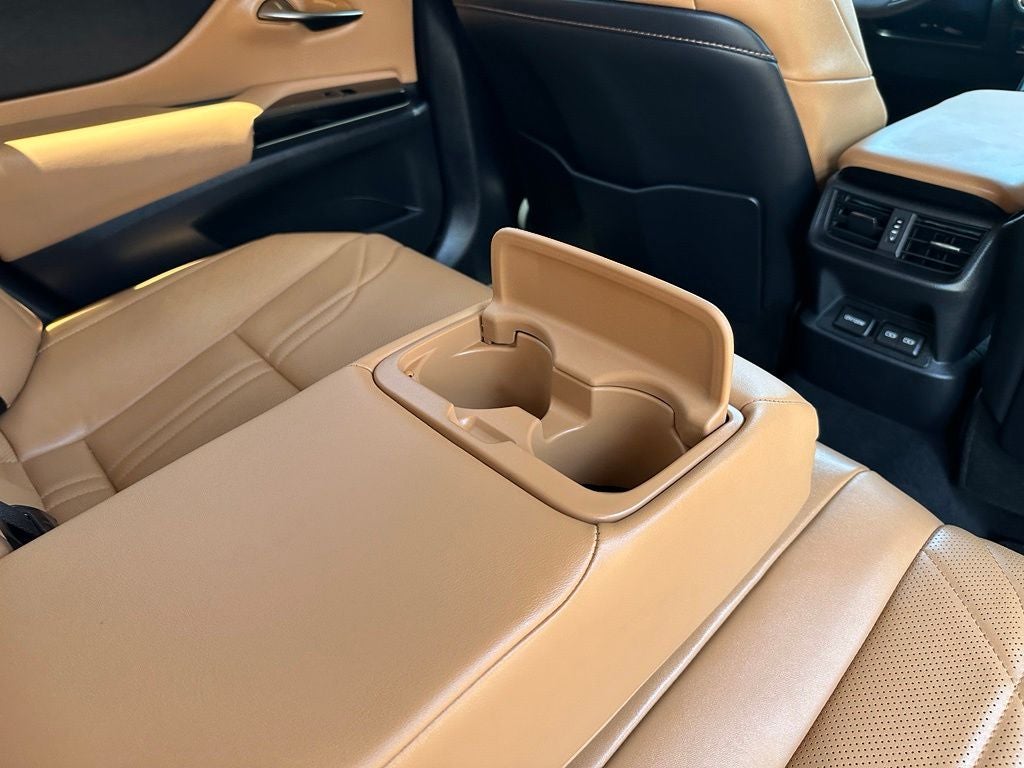 2025 Lexus ES 300h Luxury