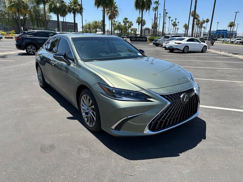 2025 Lexus ES 300h Luxury