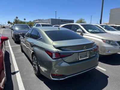 2025 Lexus ES 300h Luxury