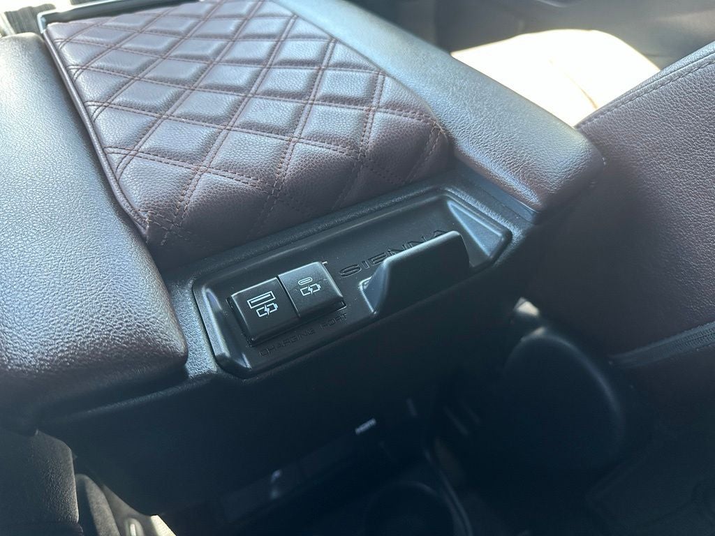 2023 Toyota Sienna Platinum 7 Passenger