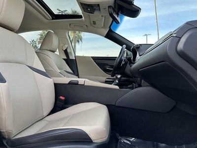 2019 Lexus ES Base