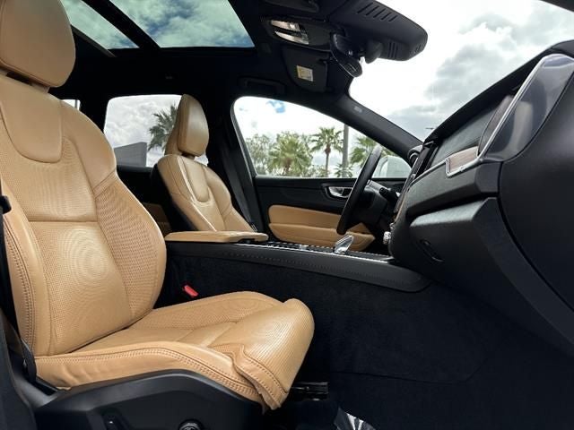 2023 Volvo XC60 B5 Ultimate Bright Theme