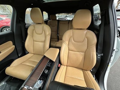 2023 Volvo XC60 B5 Ultimate Bright Theme