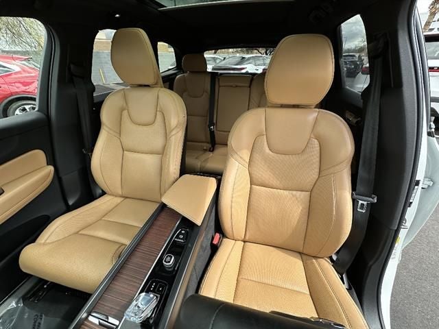 2023 Volvo XC60 B5 Ultimate Bright Theme