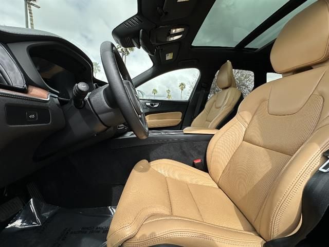 2023 Volvo XC60 B5 Ultimate Bright Theme