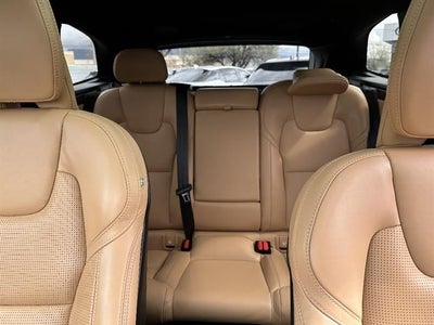 2023 Volvo XC60 B5 Ultimate Bright Theme
