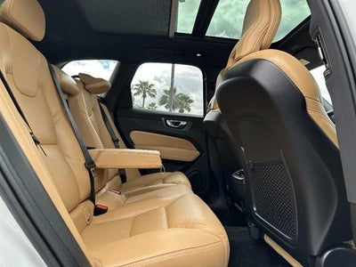2023 Volvo XC60 B5 Ultimate Bright Theme