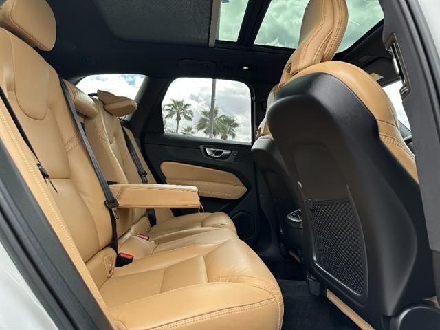 2023 Volvo XC60 B5 Ultimate Bright Theme