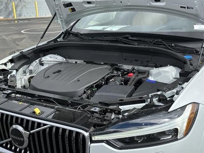 2023 Volvo XC60 B5 Ultimate Bright Theme