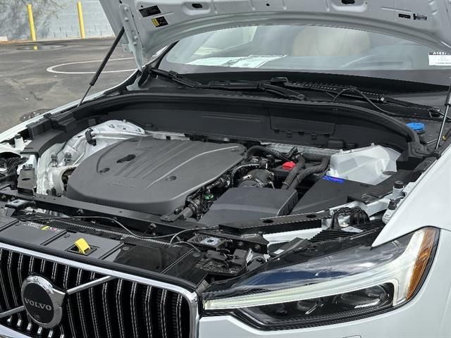 2023 Volvo XC60 B5 Ultimate Bright Theme