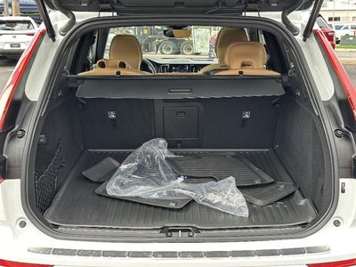2023 Volvo XC60 B5 Ultimate Bright Theme