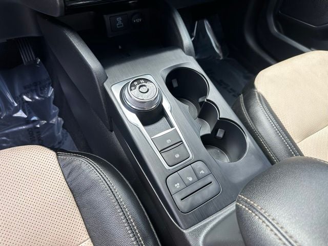 2022 Ford Escape Hybrid Titanium