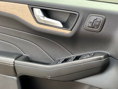 2022 Ford Escape Hybrid Titanium