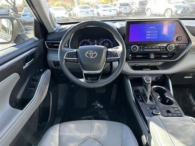 2023 Toyota Highlander L